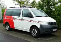 =VW T5 der Firma  RAUWERS  steht im Mai 2017 bei der RettMobil in Fulda