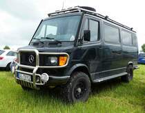 =MB T 1, gesehen auf dem Parkplatz der RettMobil 2017 in Fulda, Mai 2017