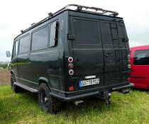 =MB T 1, gesehen auf dem Parkplatz der RettMobil 2017 in Fulda, Mai 2017