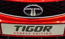 TIGOR, K�hleremblem an einem PKW der indischen Automarke Tata, Aug.2017