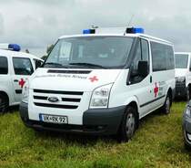 =Ford Transit des DRK, gesehen auf dem Parkplatz der RettMobil 2017 in Fulda, Mai 2017