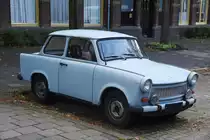 ein in die Niederlande verschlagener Trabbi, offensichtlich aber ohne Zulassung (Delft/Niederlande, 06.08.2017)