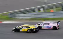 Zweikampf #6 Lamborghini Huracán GT3 und #25 Audi R8 LMS wärend dem Samstagsrennen auf dem Nürburgring, ADAC GT Masters