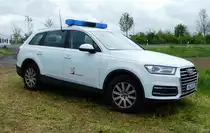 =Audi Q 7 als Dienstfahrzeug des Hochtaunuskreises steht im Mai 2017 bei der Rettmobil in Fulda