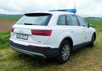 =Audi Q 7 als Dienstfahrzeug des Hochtaunuskreises steht im Mai 2017 bei der Rettmobil in Fulda