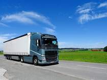 VOLVO FH-550 auf der B154 bei Oberhofen/Irrsee, bzw. Landesgrenze Salzburg-Oberösterreich;  170729