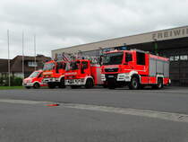 Löschzug Feuerwehr Kleinostheim mit Mercedes Benz Sprinter ELW (Florian Kleinostheim 12/1), IVECO/Magirus TLF 16/25 (Florian Kleinostheim 20/1), IVECO/Magirus DLK 23/12 (Florian Kleinostheim 30/1 ) und dem neuen MAN TGM HLF20 (Florian Kleinostheim 40/1) bei einen Fototermin am 12.08.17. 