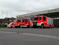 Löschzug Feuerwehr Kleinostheim mit Mercedes Benz Sprinter ELW (Florian Kleinostheim 12/1), IVECO/Magirus TLF 16/25 (Florian Kleinostheim 20/1), IVECO/Magirus DLK 23/12 (Florian Kleinostheim 30/1 ) und dem neuen MAN TGM HLF20 (Florian Kleinostheim 40/1) bei einen Fototermin am 12.08.17. 