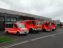 Löschzug Feuerwehr Kleinostheim mit Mercedes Benz Sprinter ELW (Florian Kleinostheim 12/1), IVECO/Magirus TLF 16/25 (Florian Kleinostheim 20/1), IVECO/Magirus DLK 23/12 (Florian Kleinostheim 30/1 ) und dem neuen MAN TGM HLF20 (Florian Kleinostheim 40/1) bei einen Fototermin am 12.08.17. 