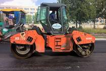 Straßenbau in Kolpino, Hamm-HD-110 Straßenwalze, 6.8.17