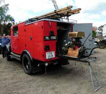 =Feuerwehrfahrzeug auf Mercedes Benz - Chassis, ausgestellt im Mai 2017 in der Burgenstadt Schlitz