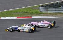 ADAC Formel 4, Zweikampf #25 Team Piro Sports Interdental(DEU)Fahrer: D.Ghattas(DEU) und #6 ADAC Berlin-Brandenburg e.V.(DEU)T.Beckhäuser(CZE) wärend dem Samstagsrennen auf dem Nürburgring, ADAC GT Masters Weekend. Fahrzeug: Tatuus F4-T014, Motor: Abarth 1,4-Liter-T-Jet