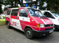 =VW T 4 der Feuerwehr Schlitz, gesehen im Mai 2017 in der Burgenstadt Schlitz
