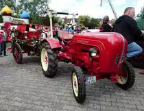 =Porsche Junior als Zugfahrzeug für die Motorspritze der Feuerwehr Schlitz, ausgestellt im Mai 2017 in der Burgenstadt Schlitz