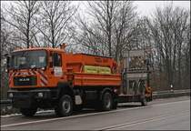 MAN 19.364 mit Absperrtafel in Hagen-S�d. (14.01.2009)
