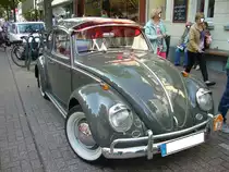 VW Typ 1 des Modelljahres 1964. Dieser, im Farbton L469 anthrazit lackierte  Käfer , hat einen 4-Zylinderboxermotor, der aus 1192 cm³ Hubraum 30 PS leistet. 4. Saarner-Oldtimer-Cup am 03.09.2017 in Mülheim-Saarn.