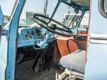 Kein bequemer Arbeitsplatz: interieur des Csepel D-705 Sattelzugmaschiene. Einige Daten des LKWs: Eigengewicht: 5,8 Tonnen, Höchstgeschwindigkeit: 78 Km/Stunde. Motor: 8276 ccm, mit einer Leistung von 140Ps und 490Nm @ 1500rpm. Zwischen 1959 und 1972 wurden 2513 Stück gebaut. Foto: 26.08.2016, Hungaroring.