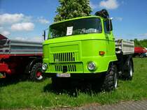 Man K�nnte denken er ist erst frisch aus dem Werk gekommen,so wie das Fahrzeug Lackm��ig aussieht. IFA L60mit LDK beim Oldtimertreffen in Auerbach Rebesgr�n