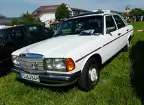 =MB W 123 steht bei der Oldtimerausstellung in Thalau im Mai 2017