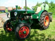 Hier nochmals der Horch Pionier aus einer anderen Perspektive, von wo auch die Aufh�ngung der Frontscheinwerfer zu sehen ist.