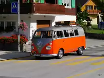 VW Bully unterwegs in Montbovon am 26.08.2017