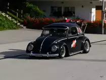 Schwarzer VW Käfer unterwegs in Montbovon am 26.08.2017