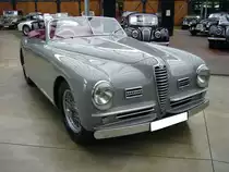Alfa Romeo 6C 2500 Cabriolet mit einer Karosserie von Pininfarina. Der 6-Zylinderreihenmotor hat einen Hubraum von 2443 cm³ und leistet 95 PS. Classic Remise Düsseldorf am 09.09.2017.