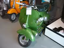 Hoffmann-Vespa 125 aus dem Modelljahr 1953. Von 1950 bis 1954 wurden bei den Hoffmann-Werken in Ratingen-Lintorf fast 55.000 Motorroller in Lizenz von Piaggio. Classic Remise Düsseldorf am 09.09.2017.