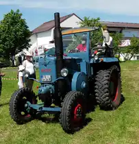 =Ursus rollt zu seinem Standplatz bei der Oldtimerausstellung in Thalau im Mai 2017