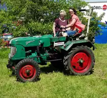=Frauenpower auf dem Güldner, gesehen bei der Oldtimerausstellung in Thalau im Mai 2017