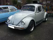 VW Typ 1  Käfer  Silver Bug. Aus Anlass der Produktion des 20.000.000 VW Käfer im mexikanischen VW-Werk Puebla wurde im Jahre 1981 dieses Sondermodell in 2000 Exemplaren gefertigt. Der  Silver Bug  war im Farbton diamantsilber lackiert. Desweiteren war das Sondermodell mit folgenden Extras ausgestattet: Dekorstreifen mit Aufdruck  Silver Bug  auf den Seitenflächen, 20000000 Millionen Plakette auf dem Schalthebel und der Motorraumhaube, verchromte Radzierringe, Schlüsselanhänger in Leder mit dem entsprechenden Emblem, karierte Sitzbezüge und das Radio Braunschweig. Ein solches Sondermodell schlug mit DM 9380,00 zu Buche. Eventzeche Essen am 10.09.2017.