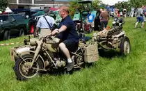 =BMW R75 - Wehrmachtsgespann, rollt zu seinem Standplatz bei der Oldtimerausstellung in Thalau im Mai 2017