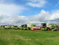Claas Mähdrescher Parade am 09.09.17 bei Maintal auf einer Wiese