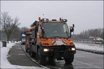 U500 der AM L�denscheid mit Absperrtafel. Aufgenommen kurz beginn der n�chsten Aufgabe. Der Motor des U500 ist genauso stark wie der des Ategos 1828! (14.01.2009)
