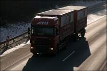 DAF XF105.410  SuperSpaceCab  von AutoTeileUnger ist bei L�denscheid in Richtung Norden unterwegs. (15.01.2009)
