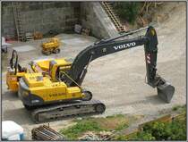 Ein Volvo-Bagger Typ EC210B, aufgenommen am 26.07.2008 in Bern von der Nydeggbr�cke aus, nahe dem B�rengraben.