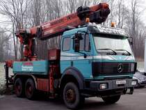 MB2638 einer Dachdeckerfirma mit aufgebautem Kran wartet auf die j�hrliche Durchsicht; 090117