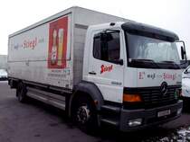 MB-1823 einer gro�en �sterreichischen Privatbrauerei steht in Ried i.I. vor den Toren der Fachwerkwerkst�tte; 090117