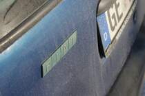 der dreck auf dem lack passt zu dem angekratzen fiat-image