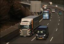Viel Verkehr auf der A45: Ein Scania R580 8/ der Spedition Innterliner ist in Richtung S�den unterwegs. (15.01.2009)
