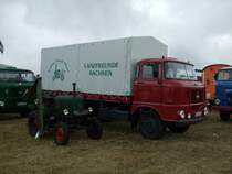 W50-L, Speditionspritsche mit davorstehendem MBA-Schlepper, aufgenommen zum L�dersdorfer Traktorentreffen 2008  