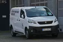 . Neues Modell des Peugeot Expert steht auf einem Autohof. 01.10.2017