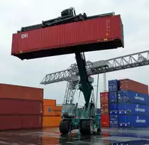 Bayernhafen Aschaffenburg Kalmar Containerstappler am 24.09.17 beim Hafenfest 