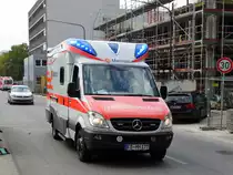 Malteser Mercedes Benz Sprinter RTW am 30.09.17 bei der Katstrophenschutz Übung Frankopia im Frankfurter Osthafen 