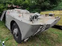 Der Raketen-Jagdpanzer 2P32 mit Dreifachstarter für die Panzerabwehrrakte 3M6 Trzmel Falanga (AT-3 Sagger) in der Zweigstelle Fort IX Sadyba des Armeemuseums Warschau. (August 2011)