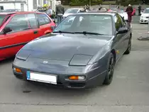 Nissan 200SX der Baureihe S13. 1989 - 1993. Diese Modellreihe wird auch Silvia genannt und bereits seit Mitte der 1960er Jahre gebaut. Der 4-Zylinderreihenmotor hat einen Hubraum von 1809 cm³ und leistet 135 PS ohne und 175 PS mit Turboaufladung. All-Jap Treffen am 03.10.2017 in Krefeld.