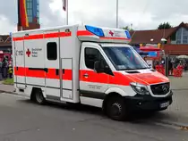 DRK Kreisverband Friedberg Mercedes Benz Sprinter RTW am 03.10.17 in Bad Vilbel beim Tag der offenen Tür der Feuerwehr