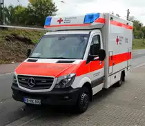 DRK Kreisverband Friedberg Mercedes Benz Sprinter RTW am 03.10.17 in Bad Vilbel beim Tag der offenen Tür der Feuerwehr