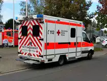 DRK Kreisverband Friedberg Mercedes Benz Sprinter RTW am 03.10.17 in Bad Vilbel beim Tag der offenen Tür der Feuerwehr