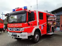 Feuerwehr Bad Vilbel Mercedes Benz Atego TLF 20/25 (Florian Vilbel 1-22-1) am 03.10.17 in Bad Vilbel beim Tag der offenen Tür 